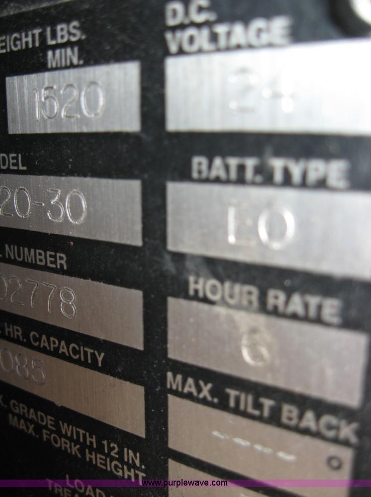 image for item 3757 Crown SP3020-30 upright forklift/stock picker