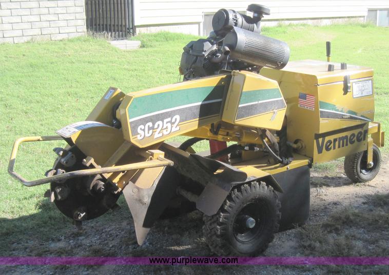 image for item 4117 2007 Vermeer SC252 stump cutter