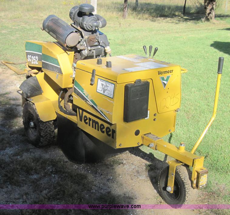 image for item 4117 2007 Vermeer SC252 stump cutter