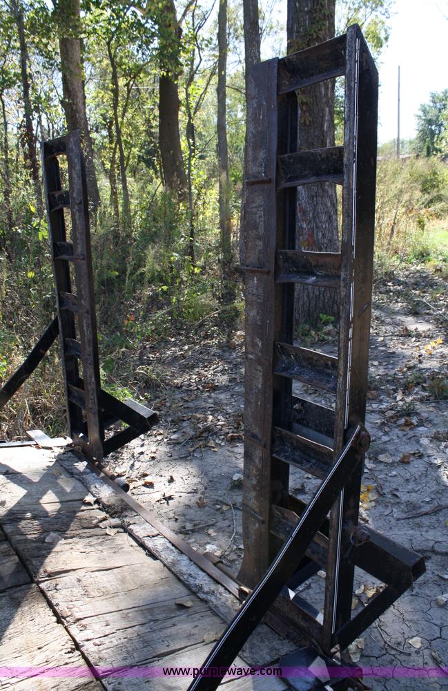 image for item 4707 1996 double axle trailer with ramps