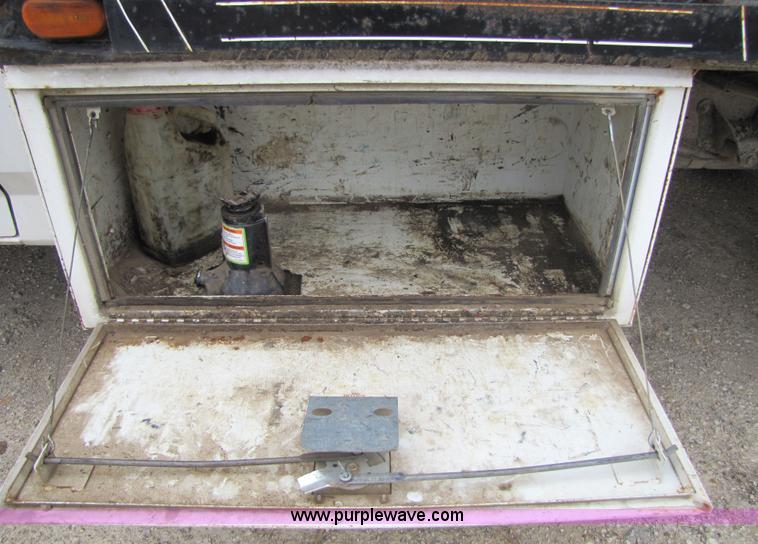 image for item 4762 1995 Ford F350 dually flatbed truck