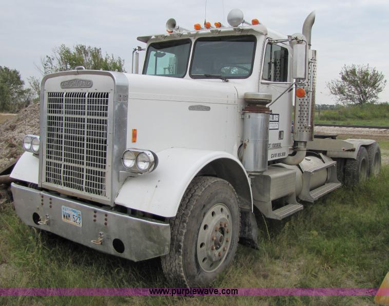 image for item 4763 1982 Freightliner FLC-64T semi truck