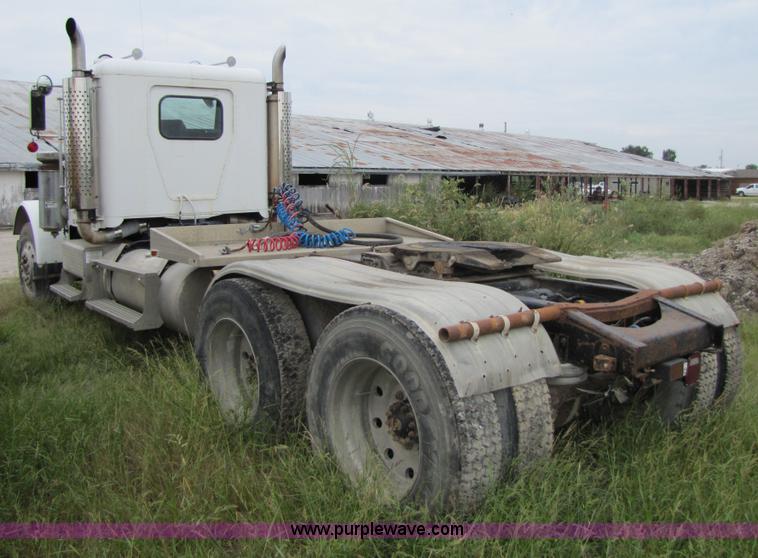 image for item 4763 1982 Freightliner FLC-64T semi truck