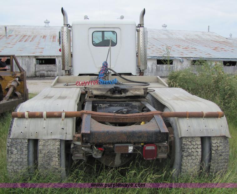 image for item 4763 1982 Freightliner FLC-64T semi truck