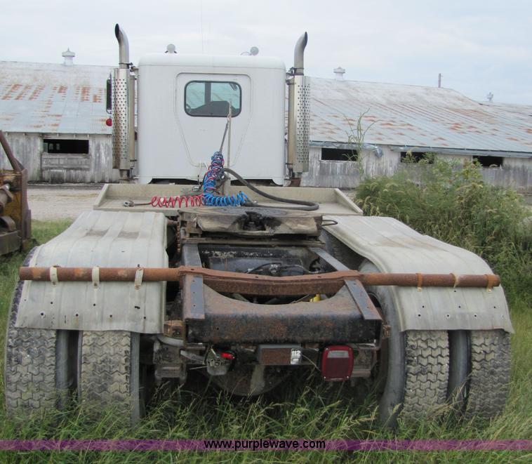 image for item 4763 1982 Freightliner FLC-64T semi truck