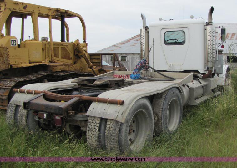 image for item 4763 1982 Freightliner FLC-64T semi truck