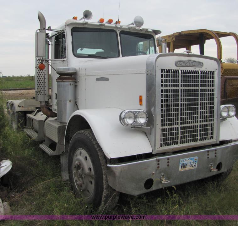 image for item 4763 1982 Freightliner FLC-64T semi truck
