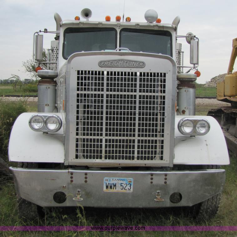image for item 4763 1982 Freightliner FLC-64T semi truck