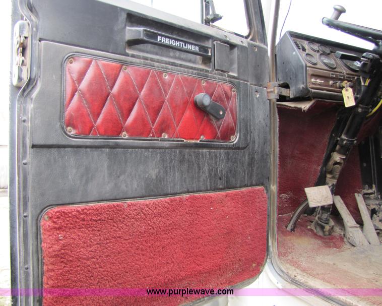 image for item 4763 1982 Freightliner FLC-64T semi truck