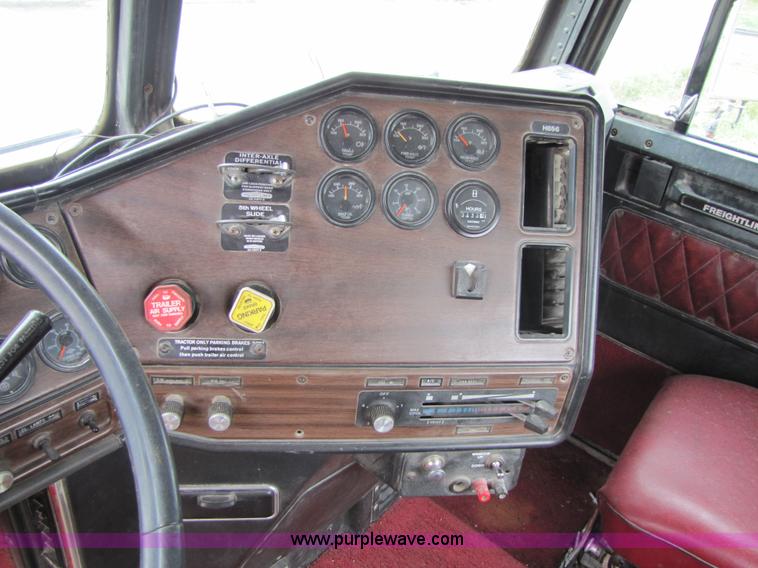 image for item 4763 1982 Freightliner FLC-64T semi truck