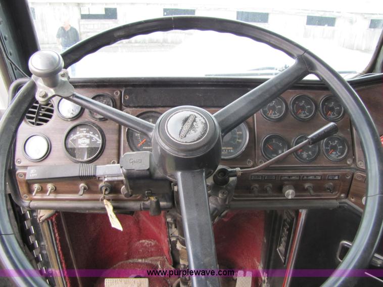 image for item 4763 1982 Freightliner FLC-64T semi truck