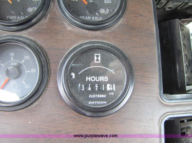 image for item 4763 1982 Freightliner FLC-64T semi truck