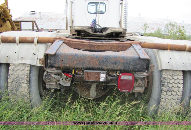 image for item 4763 1982 Freightliner FLC-64T semi truck