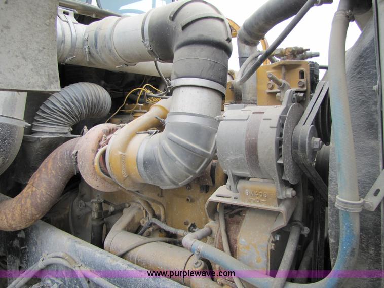 image for item 4763 1982 Freightliner FLC-64T semi truck