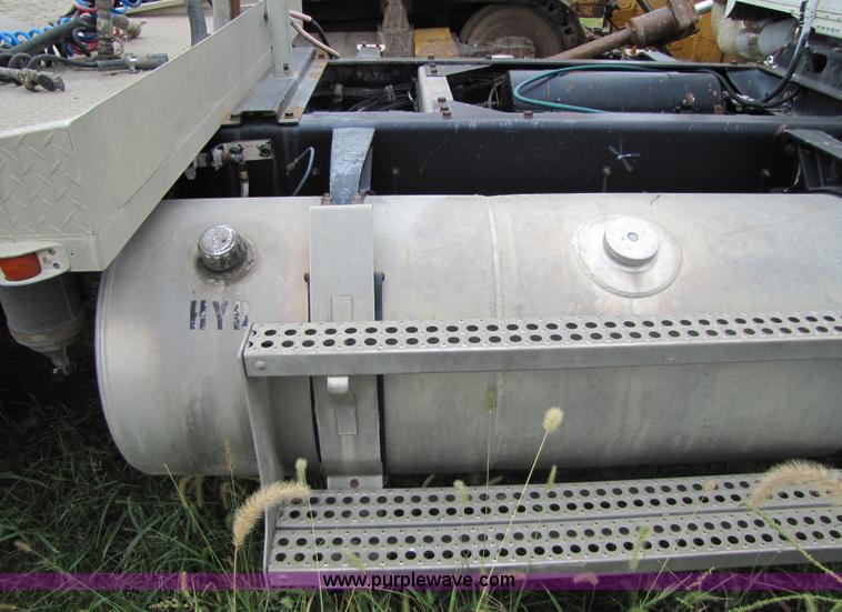 image for item 4763 1982 Freightliner FLC-64T semi truck