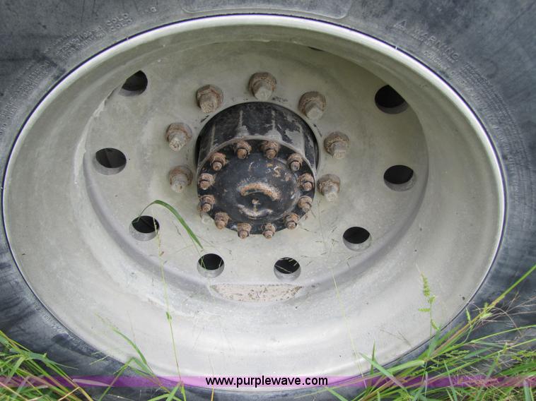 image for item 4763 1982 Freightliner FLC-64T semi truck