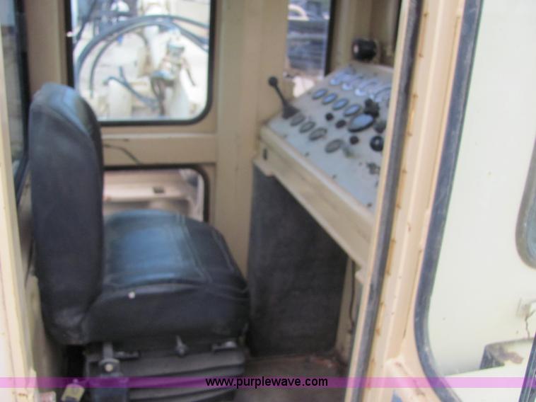 image for item 4901 2000 Tesmec TRS 1085B trencher