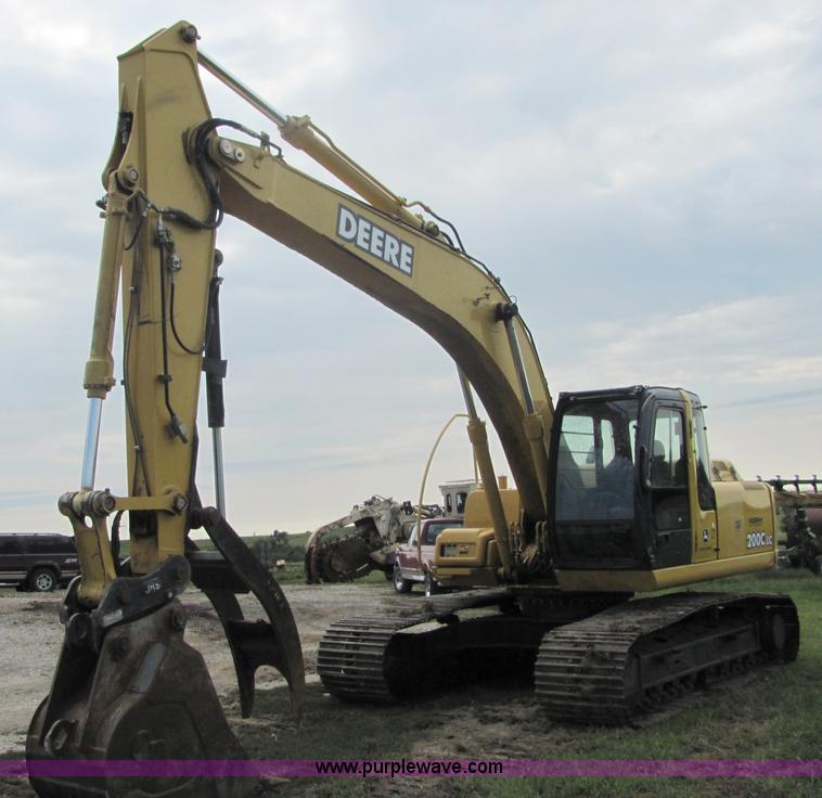 image for item 4903 2006 John Deere 200C LC excavator