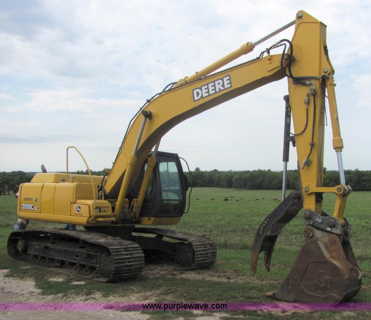 image for item 4903 2006 John Deere 200C LC excavator