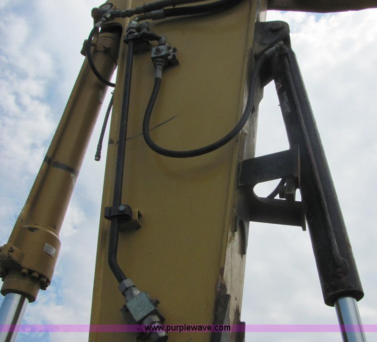 image for item 4903 2006 John Deere 200C LC excavator