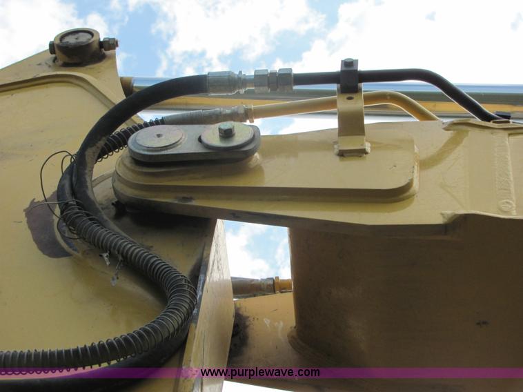 image for item 4903 2006 John Deere 200C LC excavator