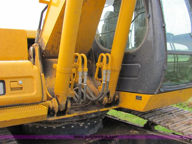 image for item 4903 2006 John Deere 200C LC excavator