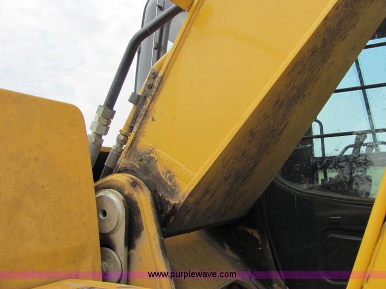 image for item 4903 2006 John Deere 200C LC excavator