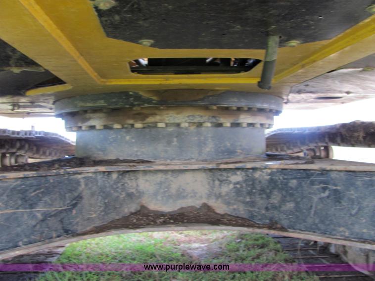 image for item 4903 2006 John Deere 200C LC excavator