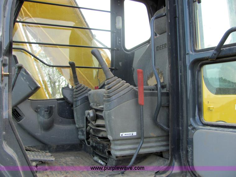 image for item 4903 2006 John Deere 200C LC excavator