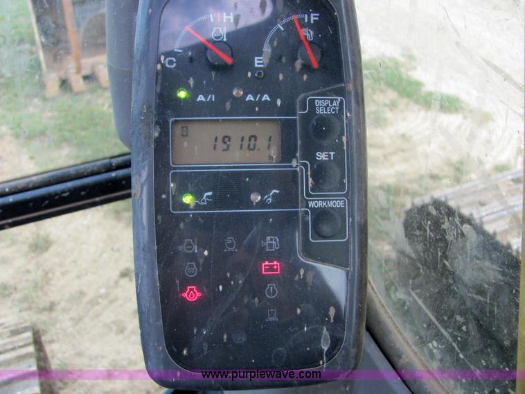 image for item 4903 2006 John Deere 200C LC excavator