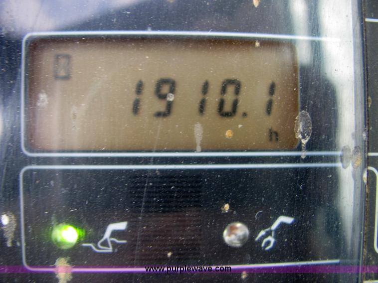 image for item 4903 2006 John Deere 200C LC excavator