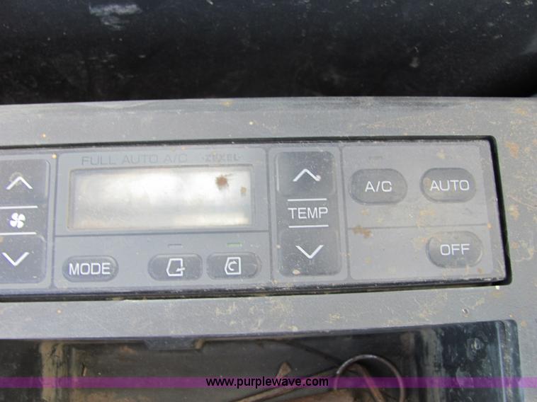 image for item 4903 2006 John Deere 200C LC excavator