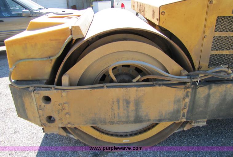 image for item 5185 Hypac C778A vibratory double drum compactor