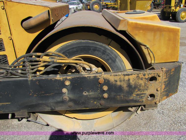 image for item 5185 Hypac C778A vibratory double drum compactor