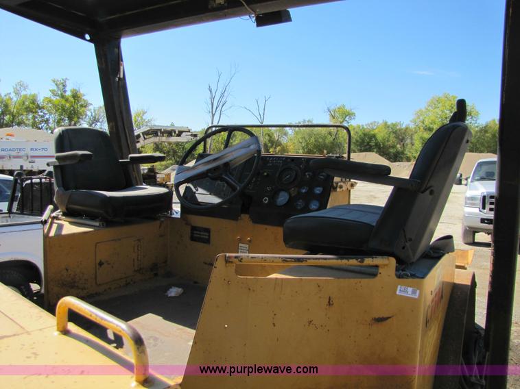 image for item 5185 Hypac C778A vibratory double drum compactor