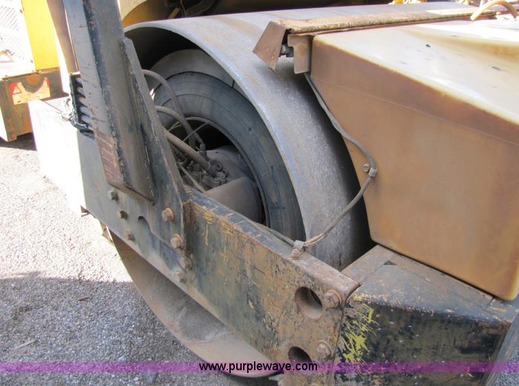 image for item 5187 Hypac C778A vibratory double drum compactor