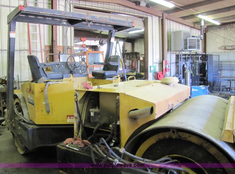 image for item 5187 Hypac C778A vibratory double drum compactor