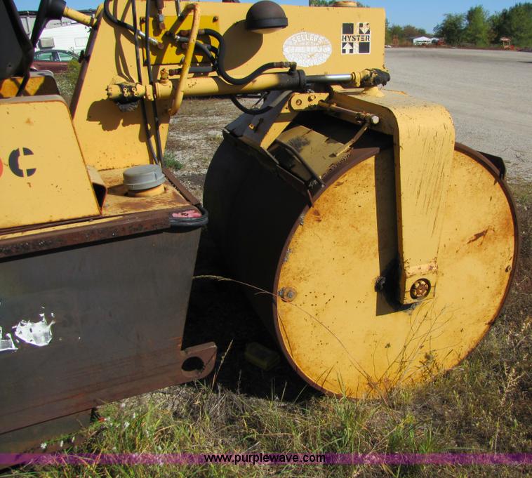 image for item 5189 Hyster double steel roller with rumble-strip roller trailer