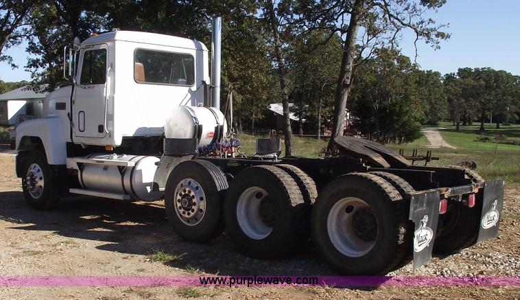 image for item 5873 1994 Mack CH613 semi truck