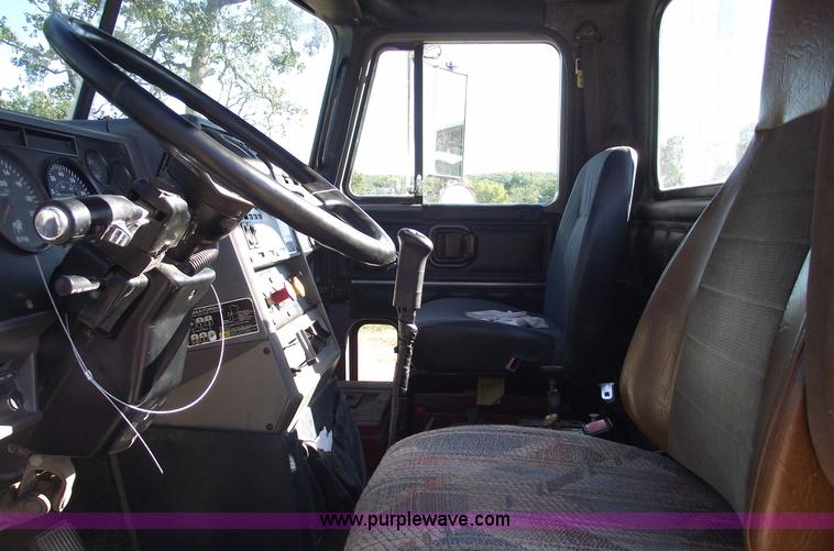 image for item 5873 1994 Mack CH613 semi truck