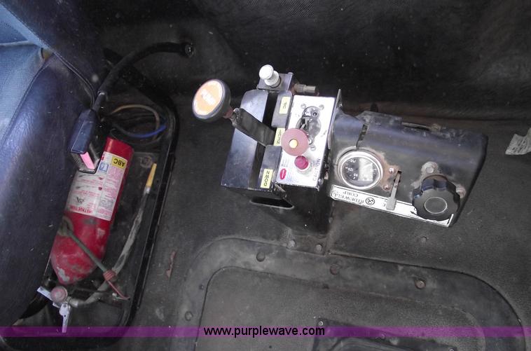 image for item 5873 1994 Mack CH613 semi truck