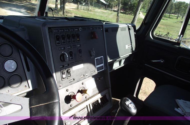 image for item 5873 1994 Mack CH613 semi truck