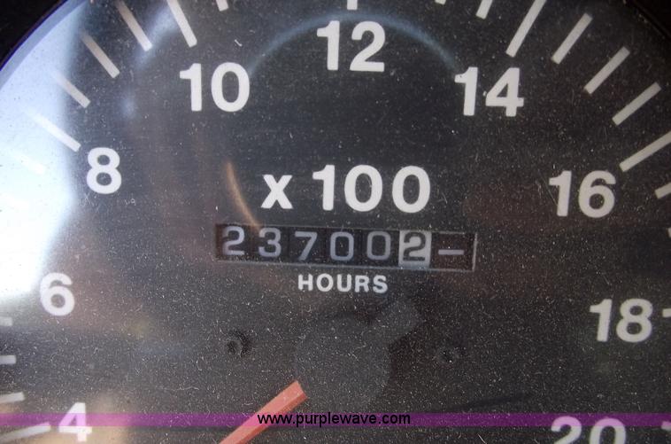 image for item 5873 1994 Mack CH613 semi truck