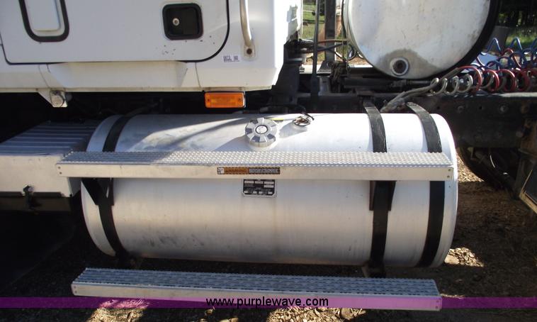 image for item 5873 1994 Mack CH613 semi truck