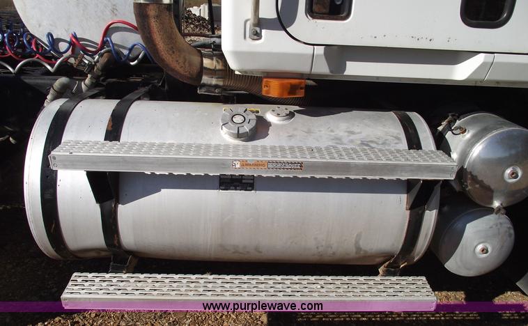 image for item 5873 1994 Mack CH613 semi truck