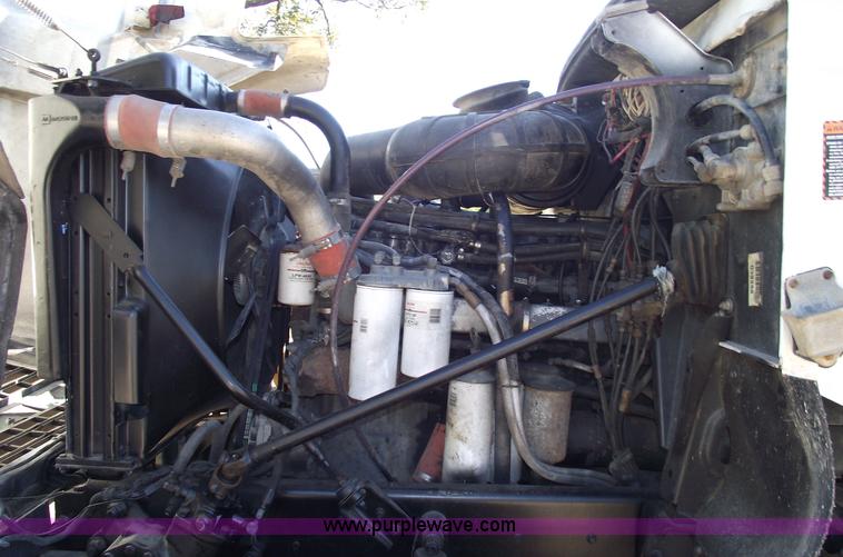 image for item 5873 1994 Mack CH613 semi truck