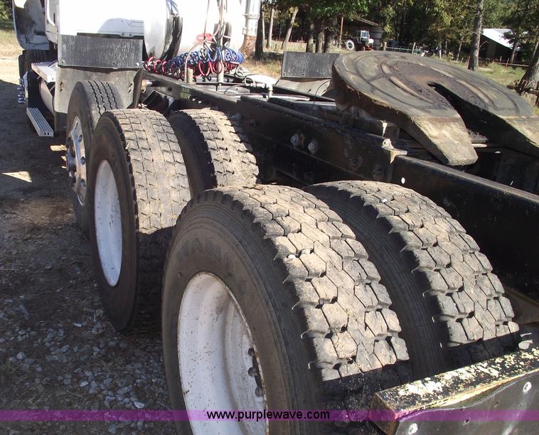 image for item 5873 1994 Mack CH613 semi truck