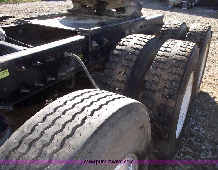 image for item 5873 1994 Mack CH613 semi truck