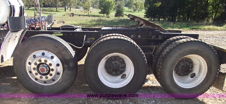 image for item 5873 1994 Mack CH613 semi truck