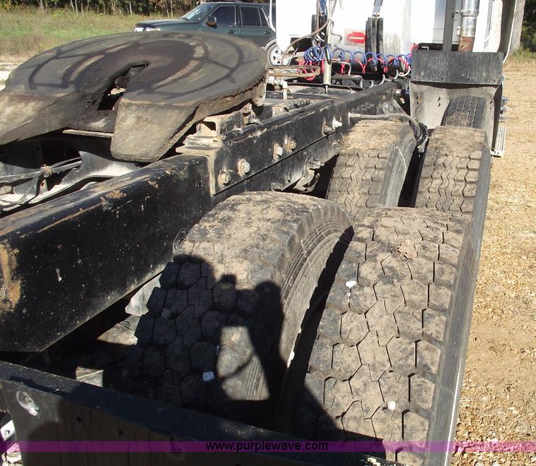 image for item 5873 1994 Mack CH613 semi truck